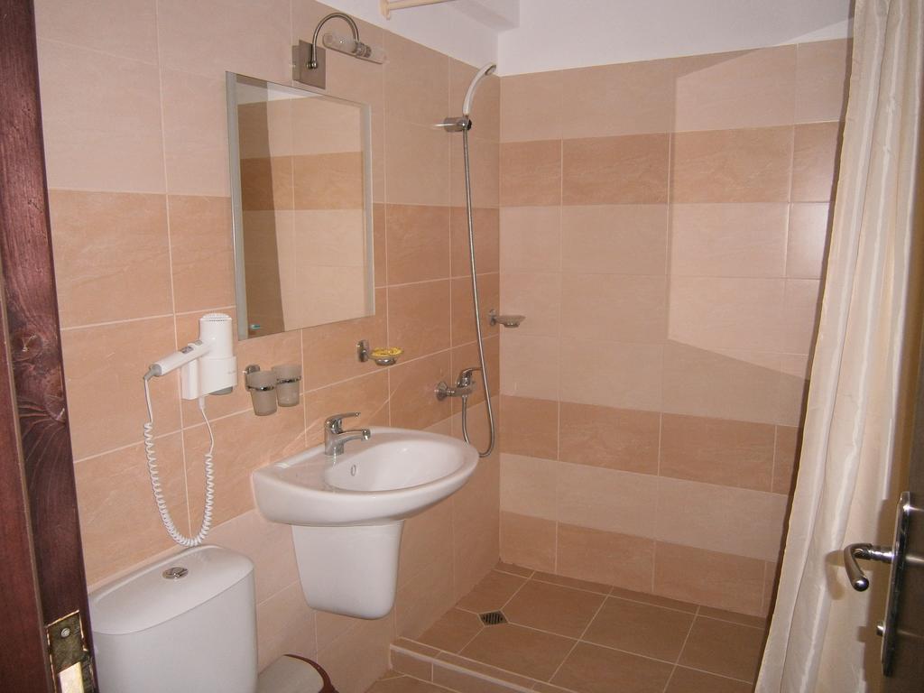 Ariana Hotel Kiten  Zimmer foto